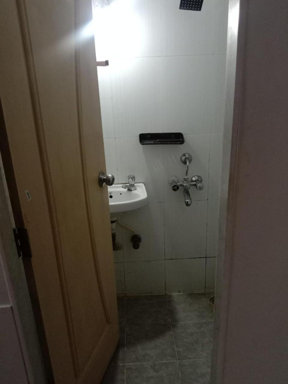 Srujan Sarai Service Pensión *